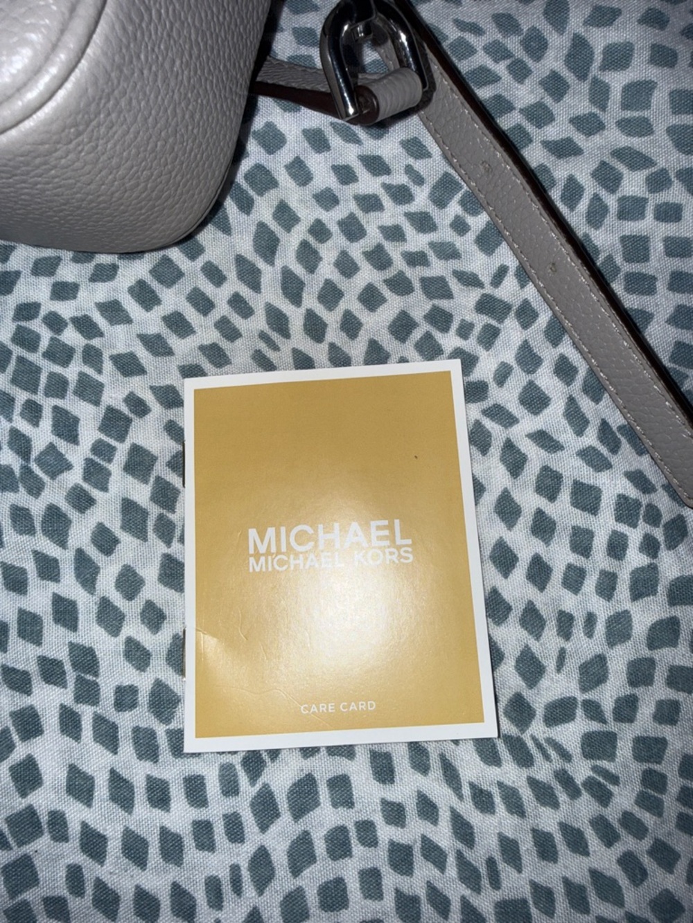 ⭐️Michael Kors Pebbled Leather Women’s Belt Bag in Light Gray⭐️ - Picture 7 of 8